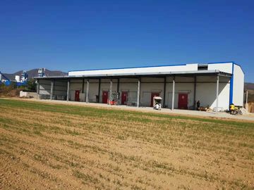 Passeggiata di spessori della stanza industriale del congelatore di sicurezza varia nelle stanze più fredde